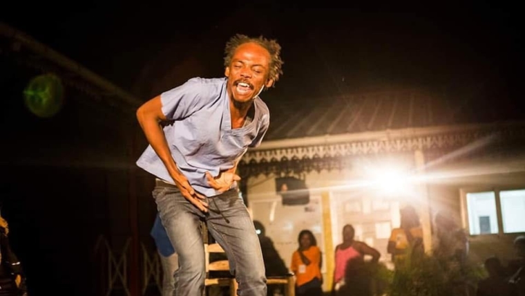 Chelson Ermoza, dit « Zo Papa » : entre conte et théâtre