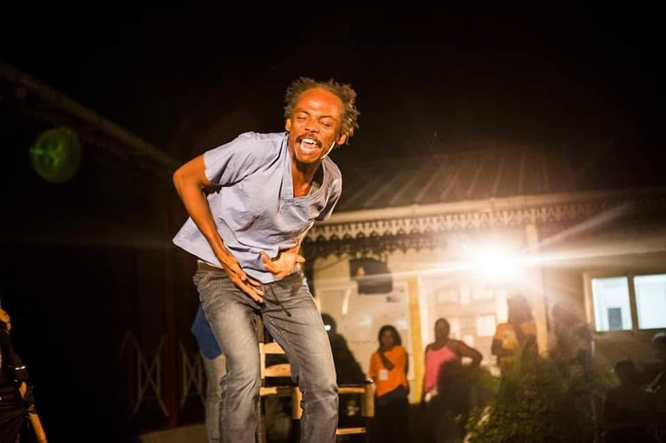 Chelson Ermoza, dit « Zo Papa » : entre conte et théâtre